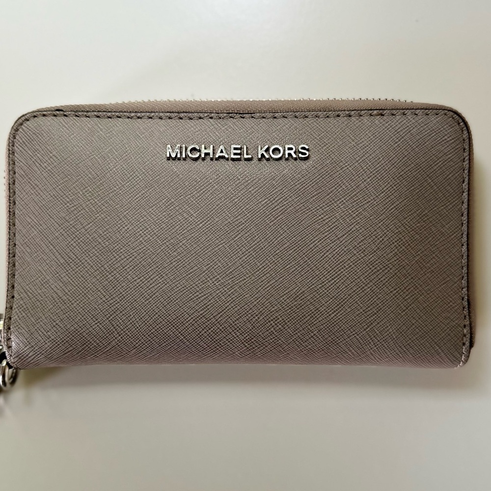 Michael Kors Pearl Gray Zip Wallet